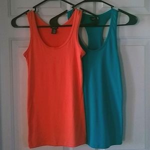 🖐🏽 2 soft touch tank tops